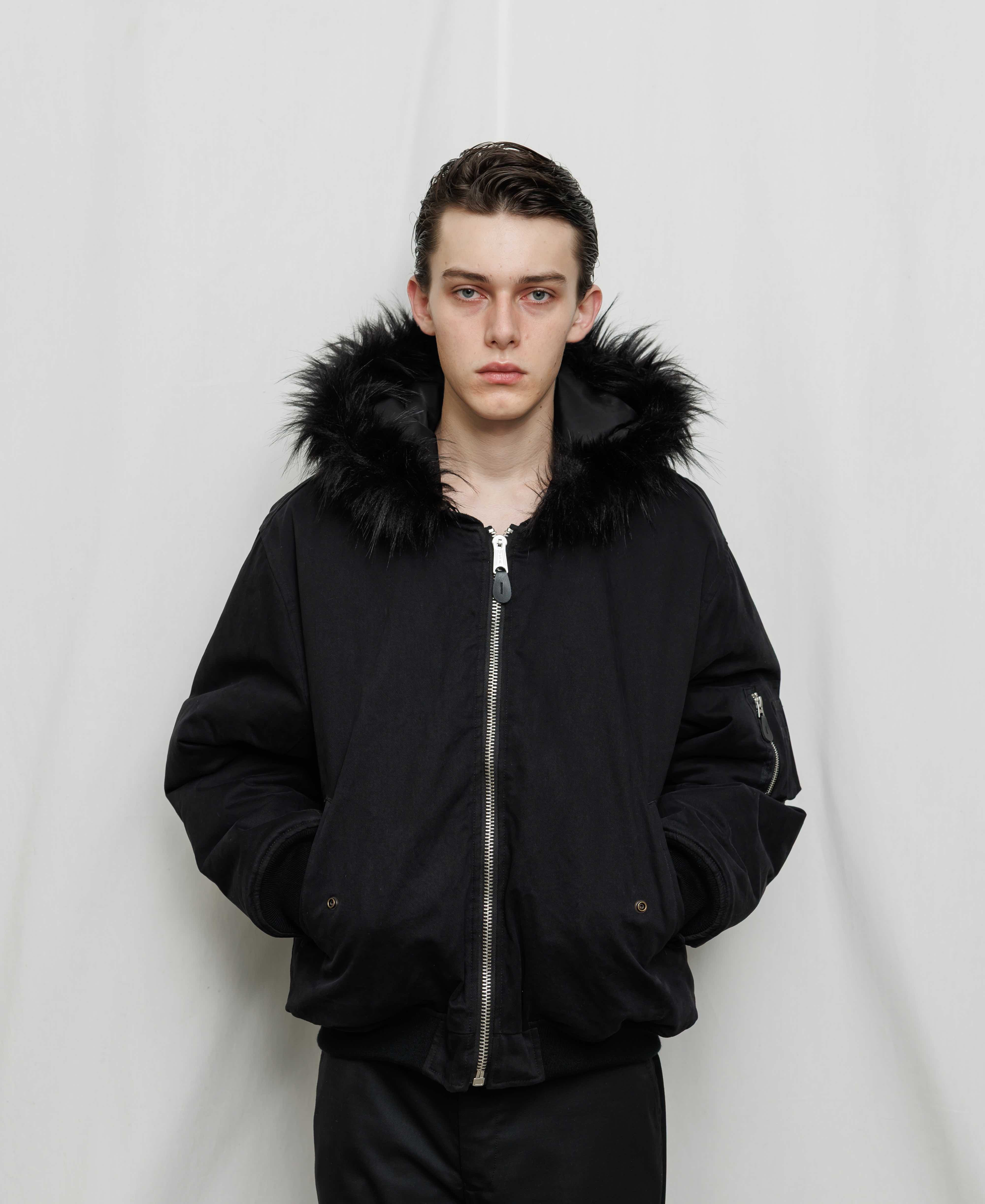 デタッチャブルファーフード付きコットンボンバージャケット | ブラック